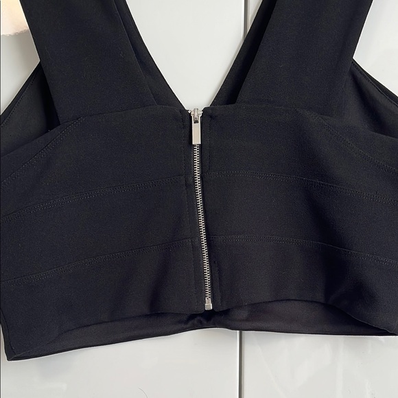 DYNAMITE Black V-Neck Crop Top Lined, Size M - Picture 4 of 8